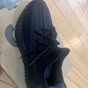 adidas Yeezy Boost 350 V2
Onyx (2022/2023)